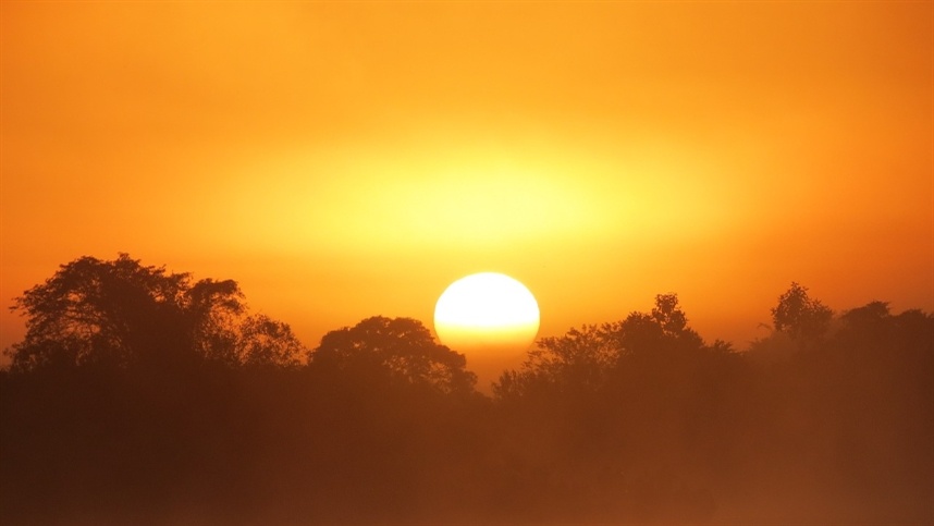 Chuvas irregulares e calor intenso marcam início da semana no Brasil Central