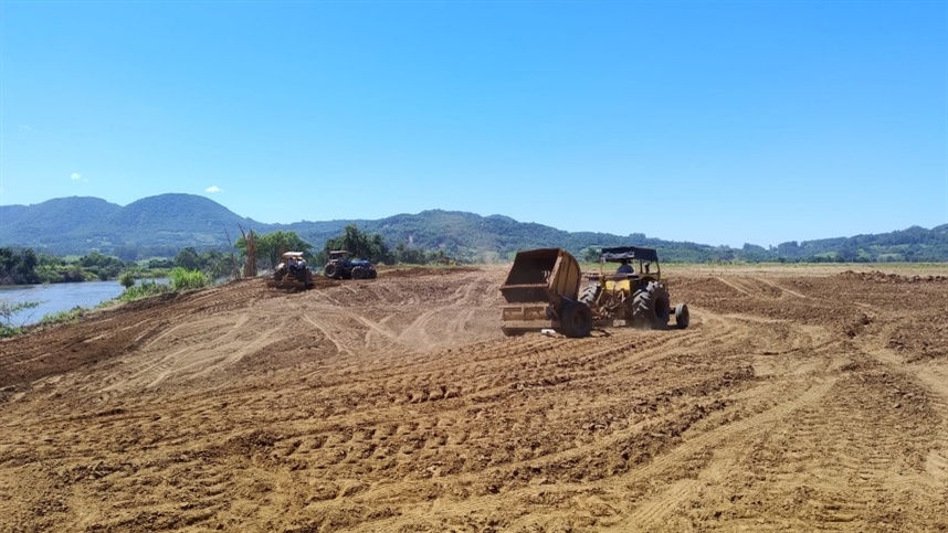 Arrozeiros doam 40 mil litros de diesel para produtores da região Central gaúcha atingidos pelas enchentes